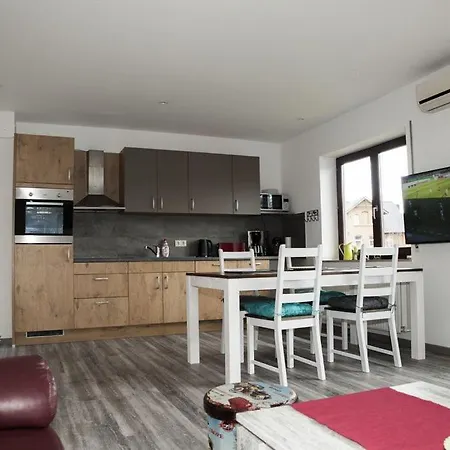 Exklusive Mit Balkon, 2 Schlafzimmer Im Haus Sertuerner * アインベック