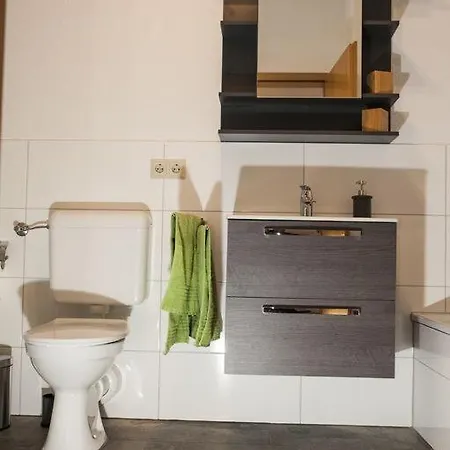 Exklusive Mit Balkon, 2 Schlafzimmer Im Haus Sertuerner *