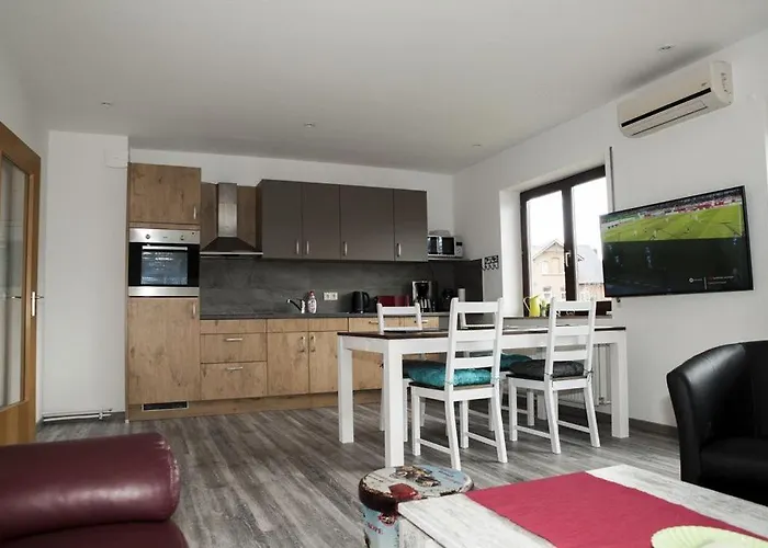 Exklusive Mit Balkon, 2 Schlafzimmer Im Haus Sertuerner * アインベック